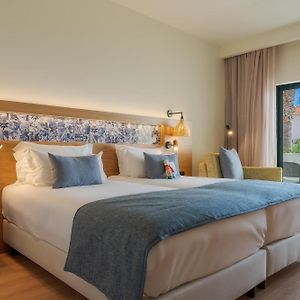 Zimmer mit Kingsize-Bett